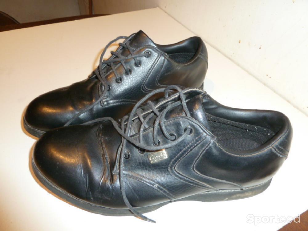 Golf - Chaussures golf T44/ Housse/crampons/Brosses entretien - photo 5