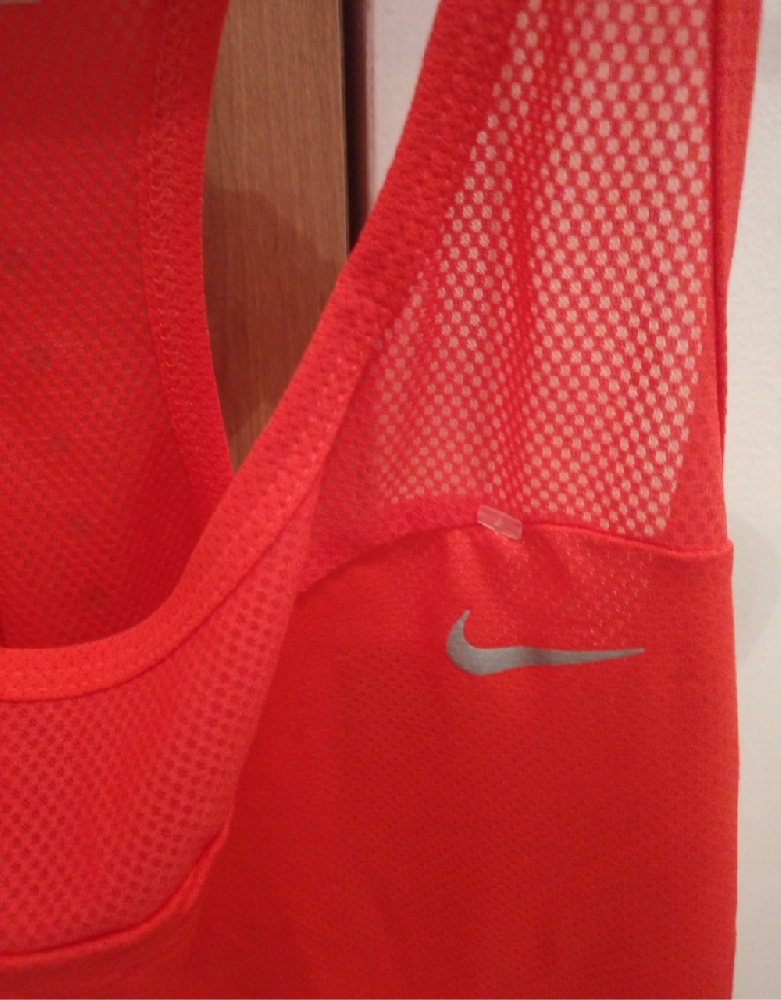 Course à pied route - Nike - Débardeur running et sport rouge taille L - Neuf  - photo 4