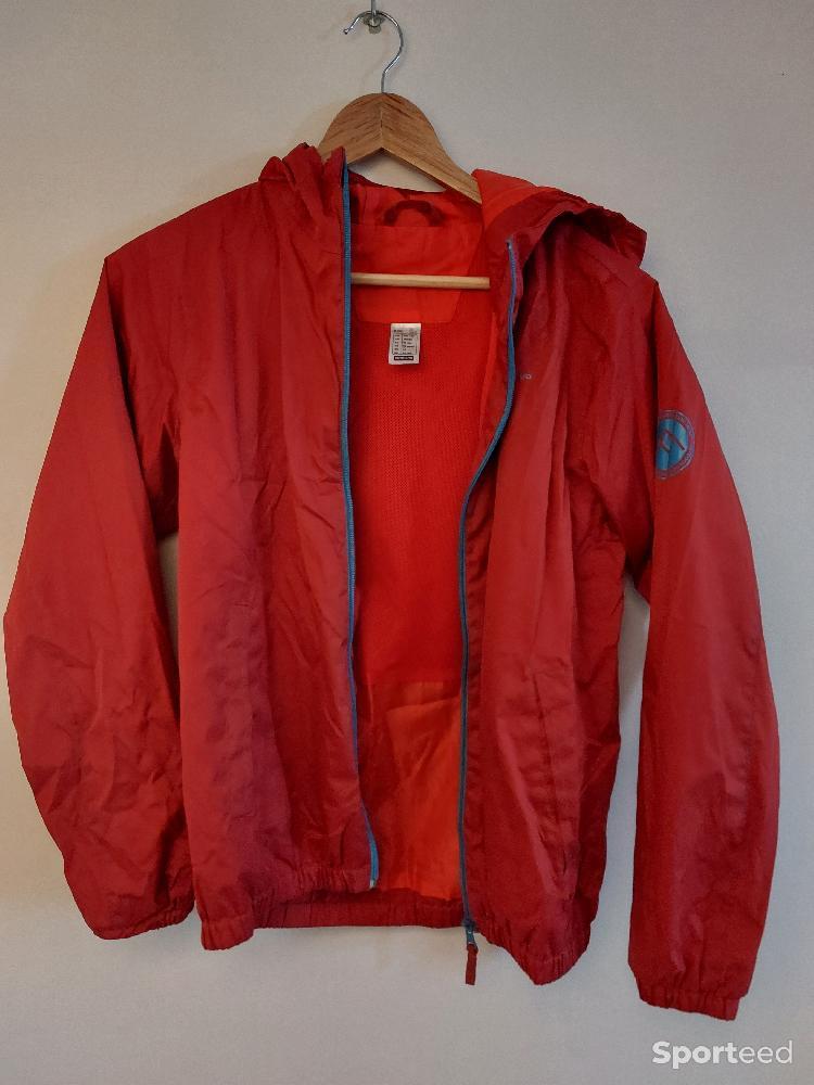 Randonnée / Trek - Veste imperméable Quechua (Décathlon) rouge taille 14 ans - photo 1