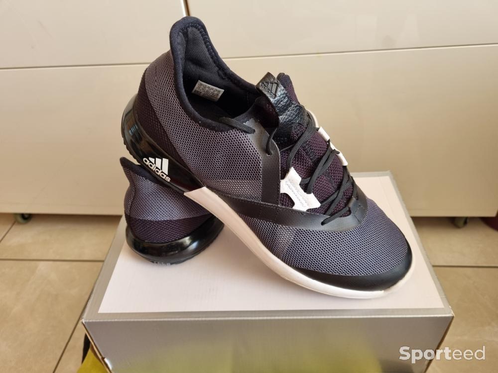 Tennis - Chaussures tennis Adidas Sole match Bounce 1 taille 45 - photo 2