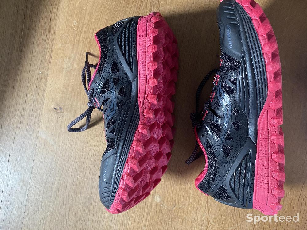 Course à pied trail - Basket Saucony XODUS ISO noire / rose - photo 3