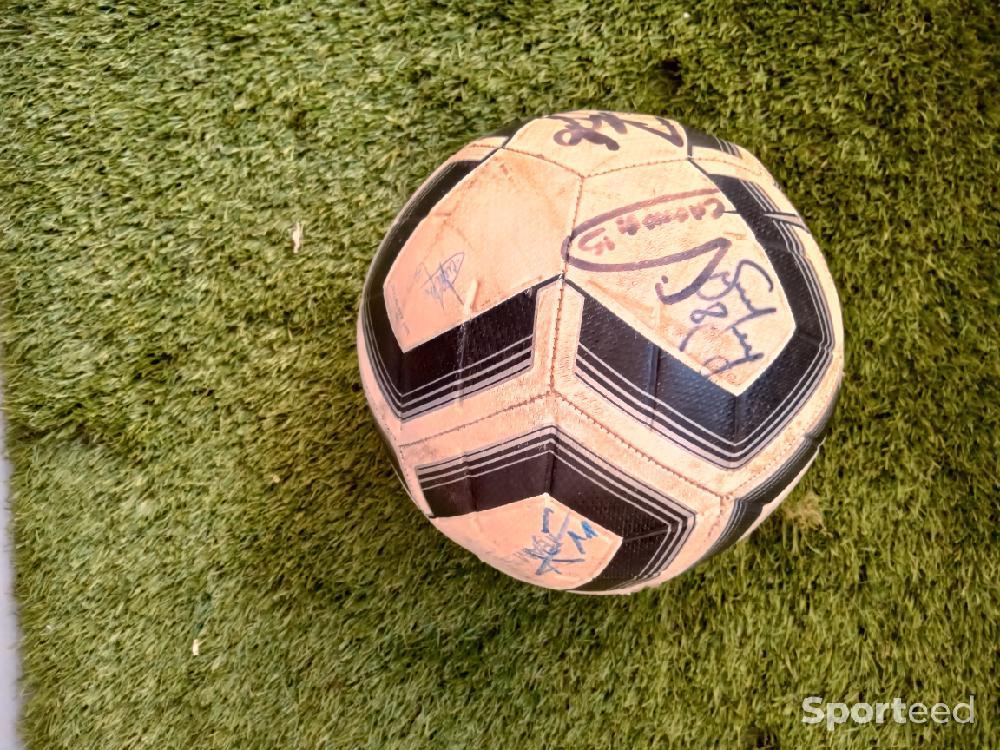 Football - Ballon football dédicacé par joueurs Mhsc - photo 1