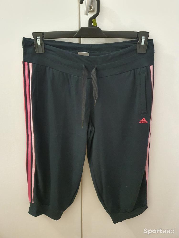 Sportswear - Pantacourt de sport noir et rose Adidas taille M - photo 1