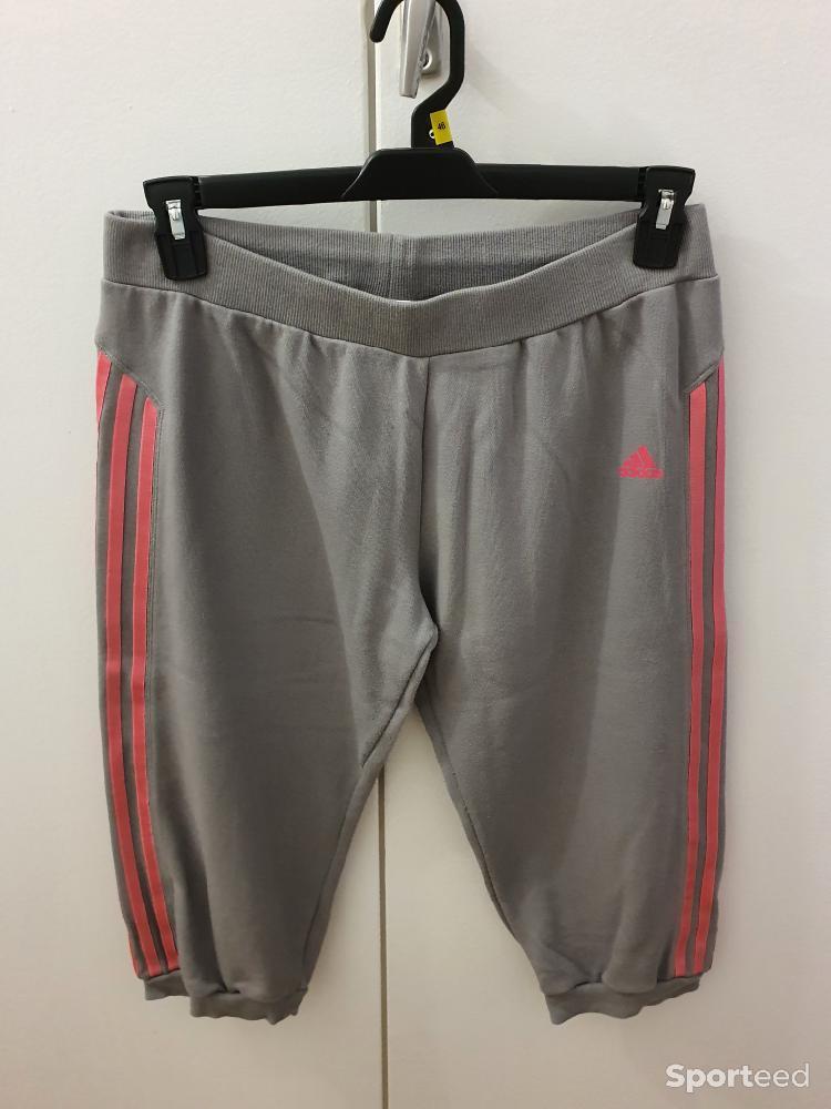 Sportswear - Pantacourt sport adidas gris et rose taille M  - photo 1