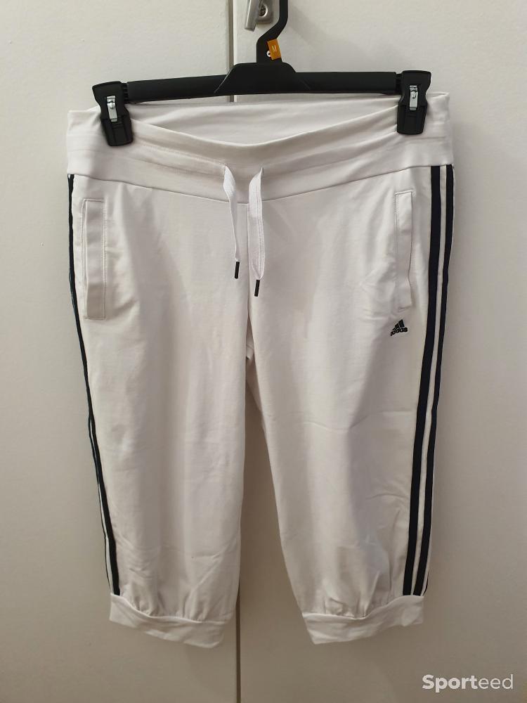 Sportswear - Pantacourt sport adidas blanc et noir taille M - photo 1