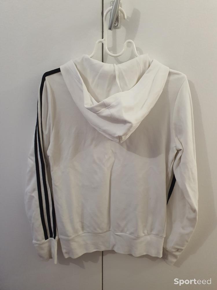 Sportswear - Veste sport à capuche Adidas blanc et noir taille 42 - photo 2