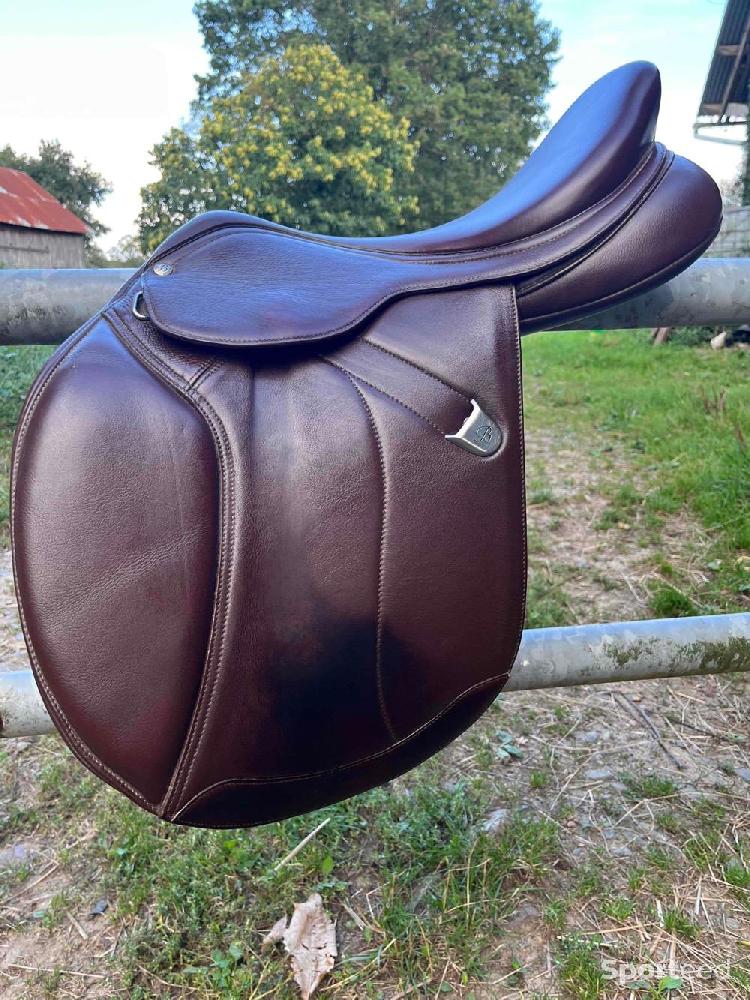 Equitation - Selle BATTES brun 17’ très bon état  - photo 1