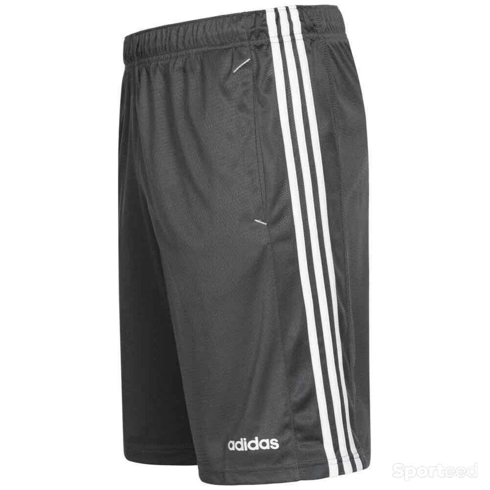 Sportswear - Short Football Adidas Essentials Gris - photo 1