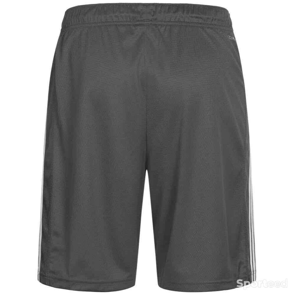 Sportswear - Short Football Adidas Essentials Gris - photo 3