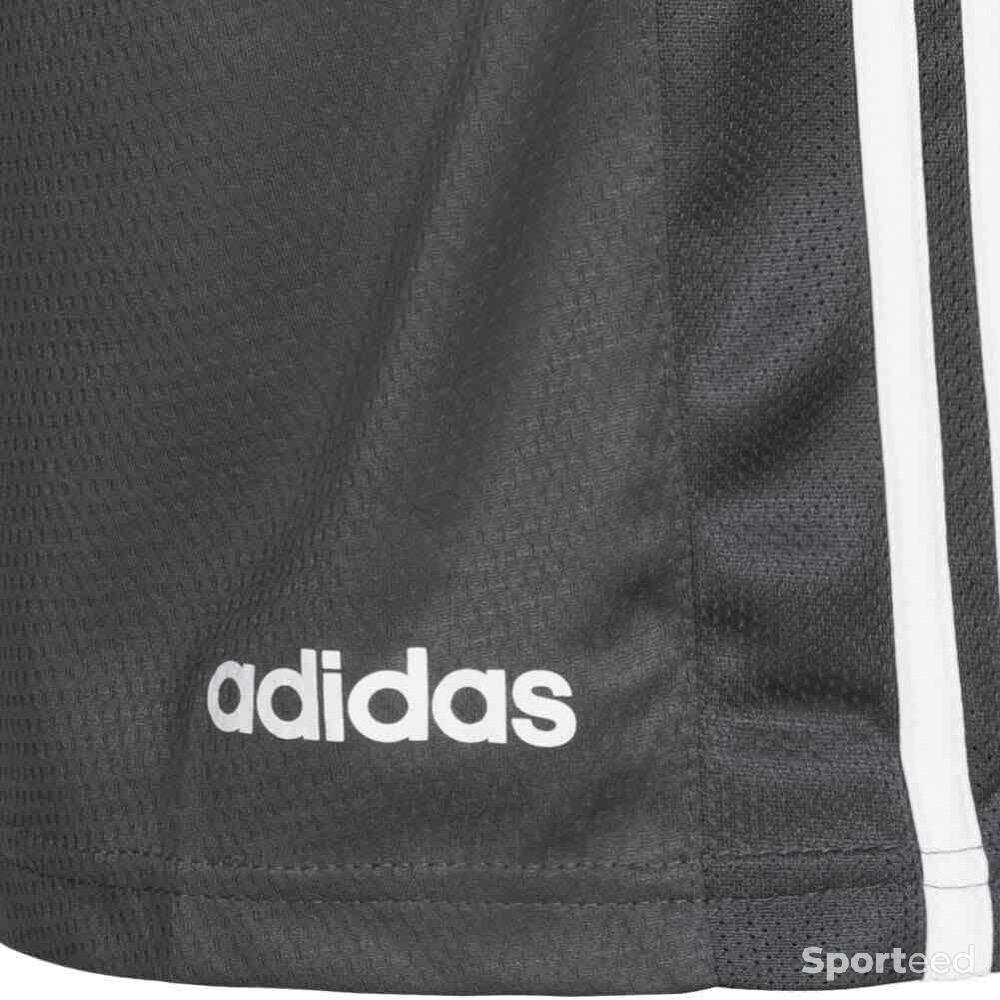 Sportswear - Short Football Adidas Essentials Gris - photo 4