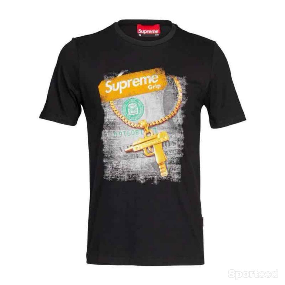 Sportswear - T-shirt Supreme Uzi Noir - photo 1