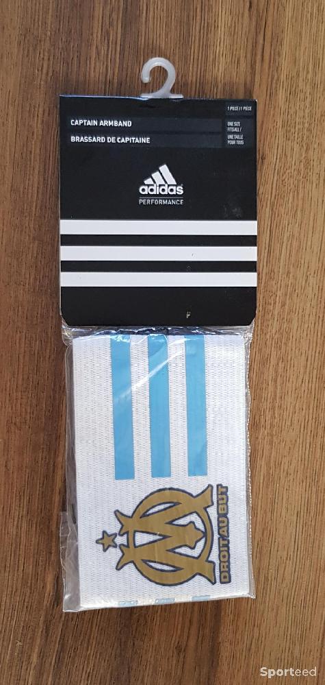 Football - Brassard de capitaine Foot Adidas de l'Olympique de Marseille OM France neuf et étiqueté  - photo 1