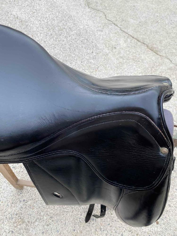 Equitation - Vends selle de dressage Forestier modèle Saumur taille 17,5 noire - photo 3