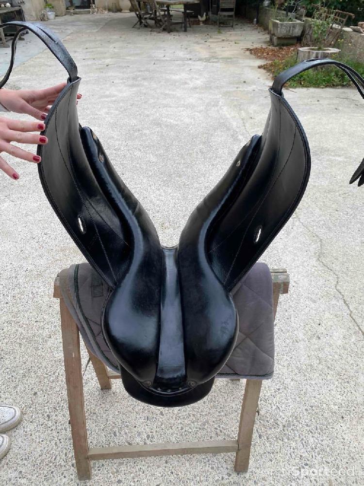 Equitation - Vends selle de dressage Forestier modèle Saumur taille 17,5 noire - photo 5