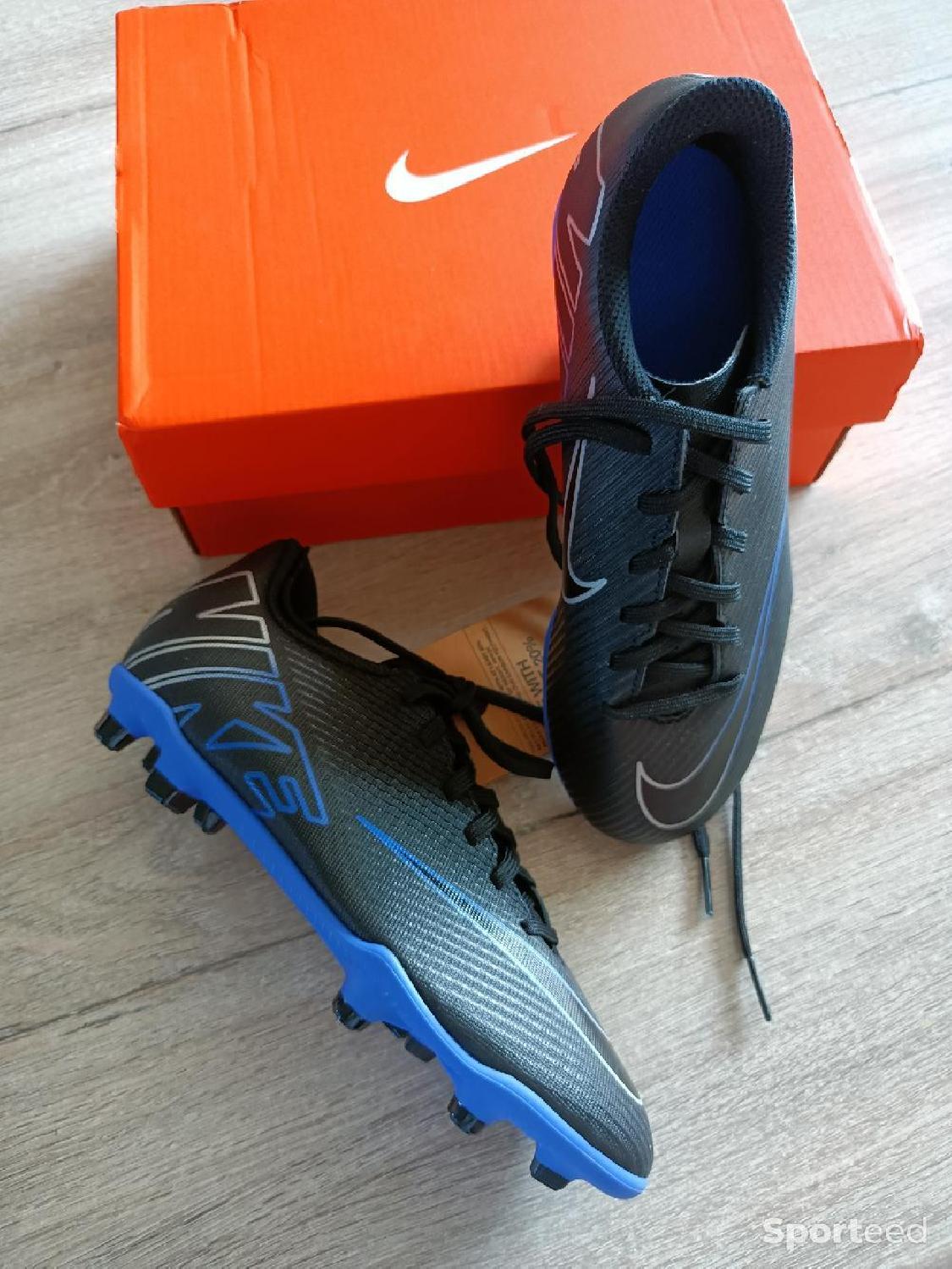 Crampons neufs 35 5 NIKE MERCURIAL JR VAPOR 15 CLUB FG MG Enfant garcon Football 08 06 2024 Sporteed