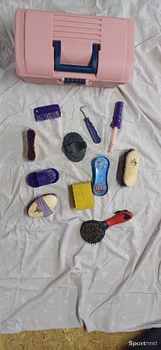 Caise avec tout les brose nécessaires 