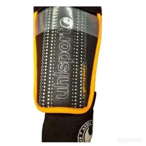 Protège-tibias UHLsport Cyberplate