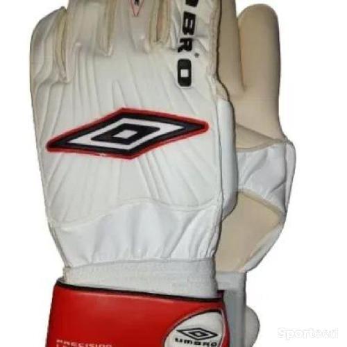 Gants de football Umbro Revolve