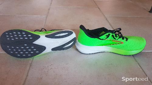 Course à pied route - Chaussures de Running BROOKS Hyperion Taille 45 - photo 3