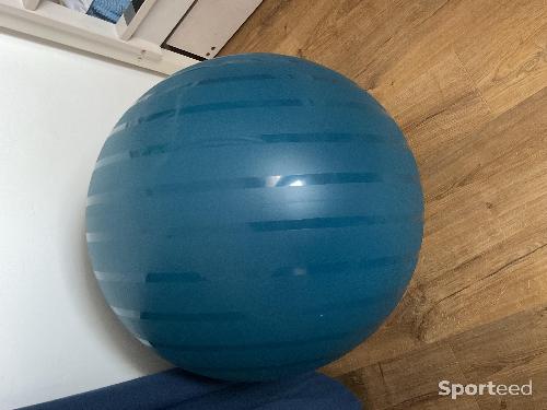 Fitness / Cardio training - Ballon Décathlon taille 3 avec housse  - photo 6