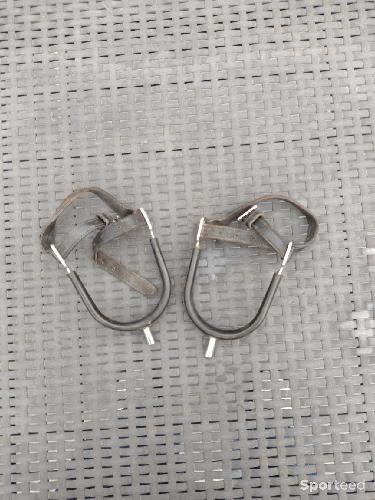 Une paire d'éperons 