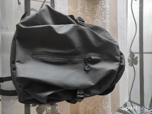 Sac dos moto deux casques entièrement étanche 