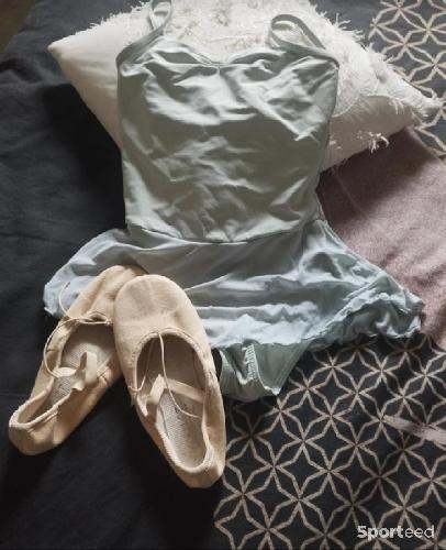 Juste au corps et chaussons de danse classique