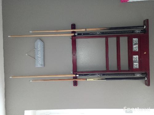 Support queues de billard mural