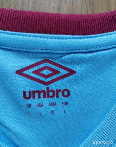 Football - Maillot de foot Umbro Sport Taille L neuf et étiqueté  - photo 6