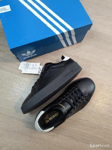 Sportswear - Baskets chaussures Adidas Originals Stan Smith en cuir noir neuves  - photo 6