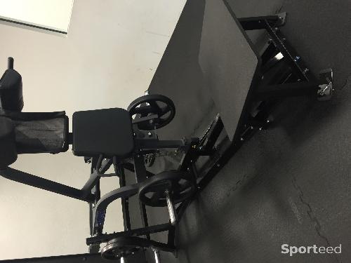 Musculation - V-squat hammer strength machine  - photo 6