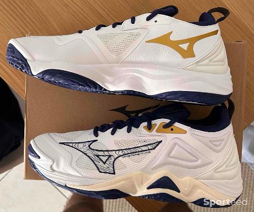 Handball - Mizuno momentum 3 taille 45 neuf  - photo 3