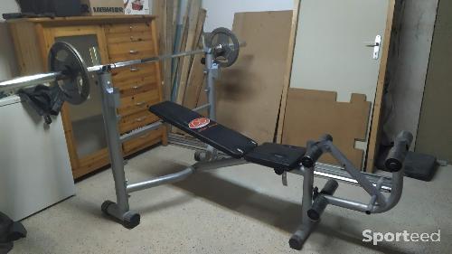 Banc de musculation + Barre + Poids, très bon état