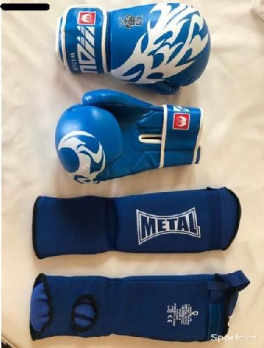 Ensemble BOXE : gants et protèges tibias-pieds