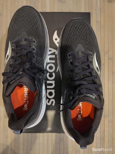 Course à pied route - Chaussures de running Saucony Guide 17 neuves  - photo 6