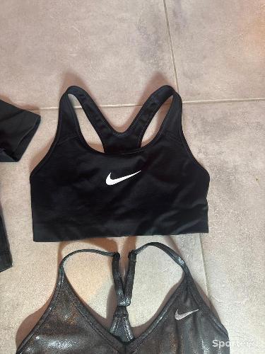 Fitness / Cardio training - Lot brassières de sport +tee-shirt - photo 6