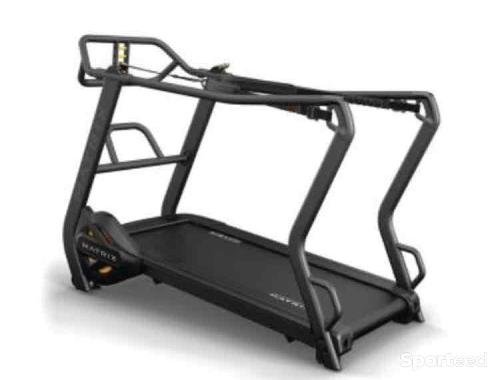 Tapis de course professionnel auto alimenté Matrix 