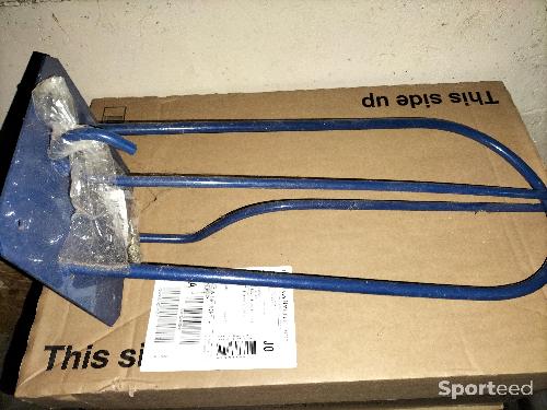 Porte selle bleu 