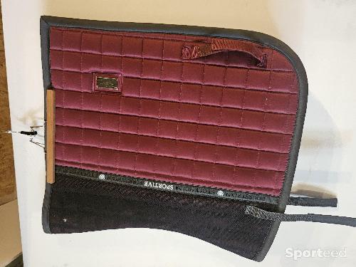 Tapis de selle Equestrian Stockholm Bordeaux Sportive
