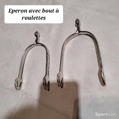 Eperon avec bout à roullettes