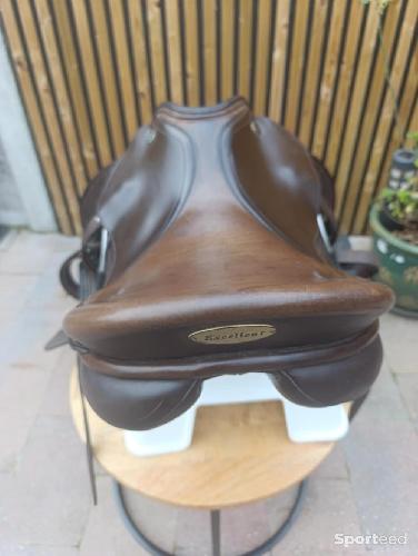 Equitation - Selle Kiefer excellence modèle München taille 17.5 avec étrivières Stubben et étriers Sprenger - photo 6