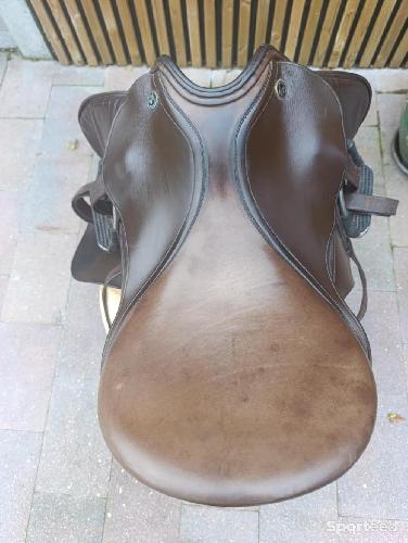 Equitation - Selle Kiefer excellence modèle München taille 17.5 avec étrivières Stubben et étriers Sprenger - photo 6