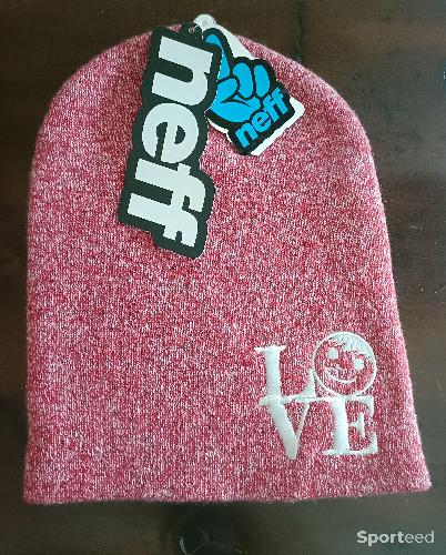 Neff Love Beanie, couleur rouge, neuf avec étiquette