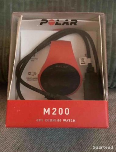 Montre sport connectée Polar M200
