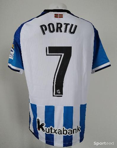 Football - Maillot Real Sociedad porté et signé par Cristian Portu - photo 6