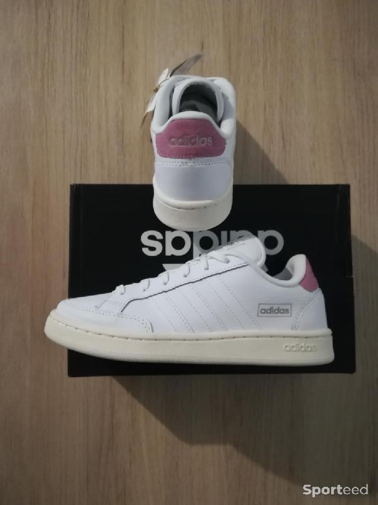 Sportswear - Baskets tennis adidas blanches neuves  - photo 5