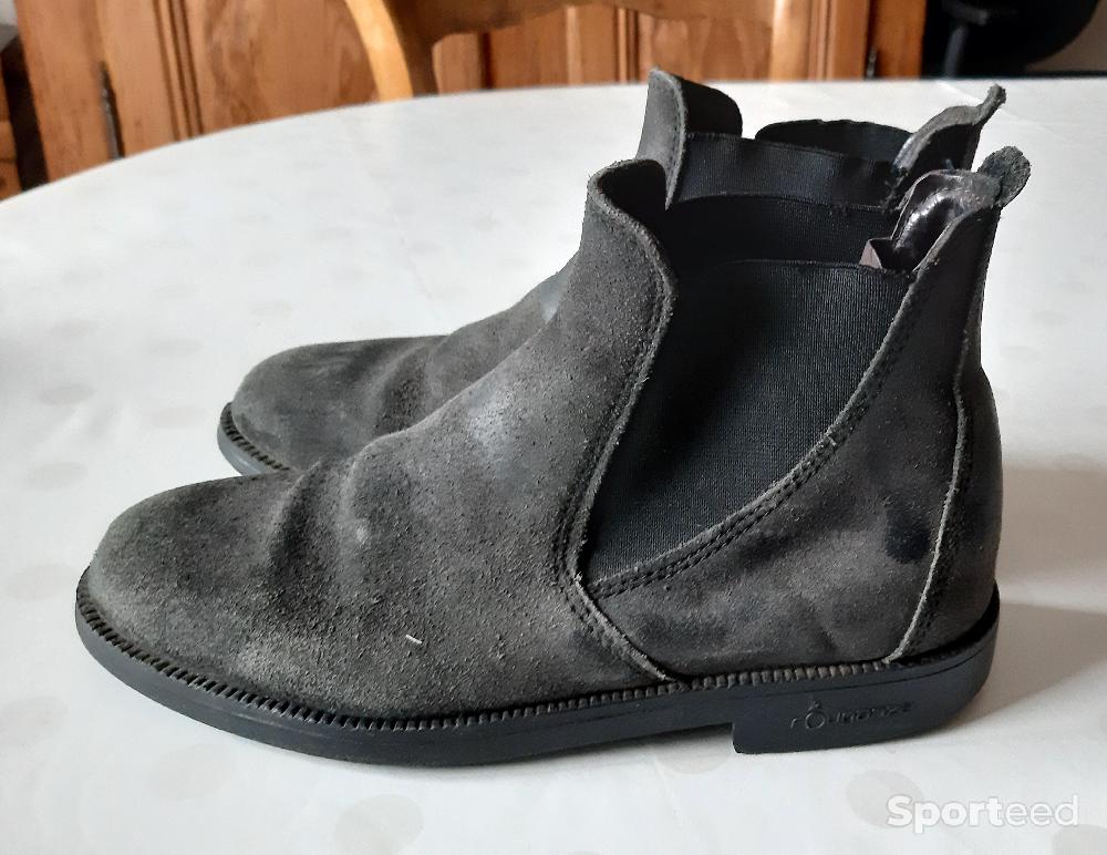 Equitation - Bottines équitation ESSENSOLE T 36. Cuir un peu usé, parties élastiques légèrement effilochée  sur le dessus , semelle intérieure usée vers l'arrière du talon. - photo 2