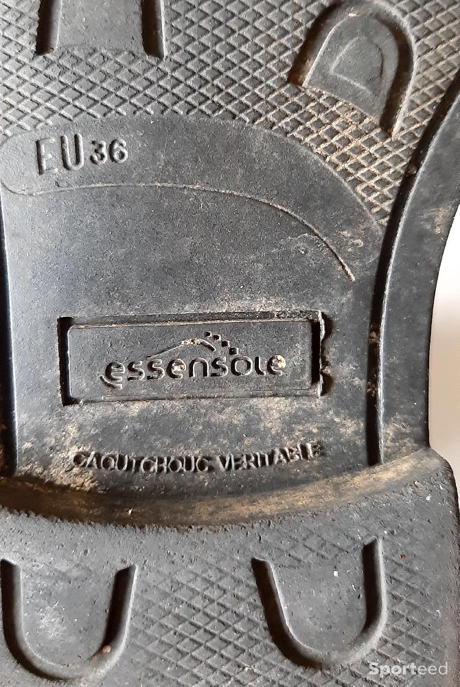 Equitation - Bottines équitation ESSENSOLE T 36. Cuir un peu usé, parties élastiques légèrement effilochée  sur le dessus , semelle intérieure usée vers l'arrière du talon. - photo 5