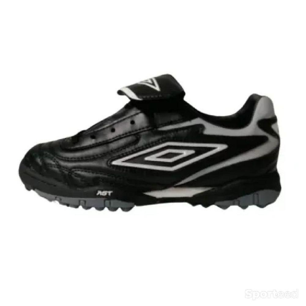 Football - Chaussures de foot Umbro Stadio ast - photo 1