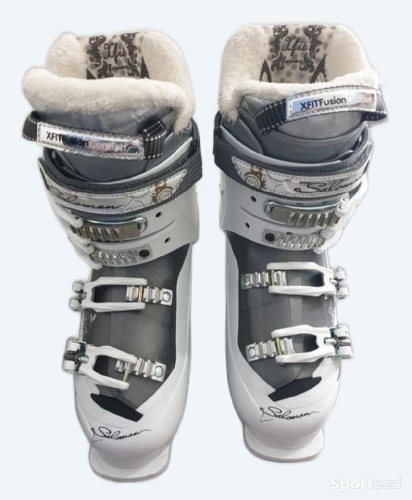 Ski alpin - Chaussures de ski Salomon Divine x4 en très bon état. Pointure 25 (je fais du 39-40) + sac de transport. Utilisées une semaine, très confortables - photo 1